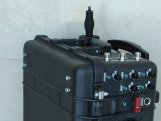 移動性25Mhz-3800Mhzの戦術的な妨害機、VHF UHFの高い発電信号の妨害機350W