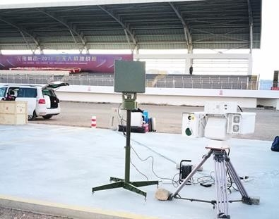 レーダーが付いている無人機のセキュリティ システムのデジタル無人機の妨害機の探知器を追跡する自動ターゲット